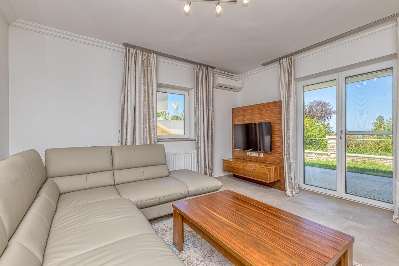 Villa Milena With Pool And Sea View Crveni Vrh Exteriör bild