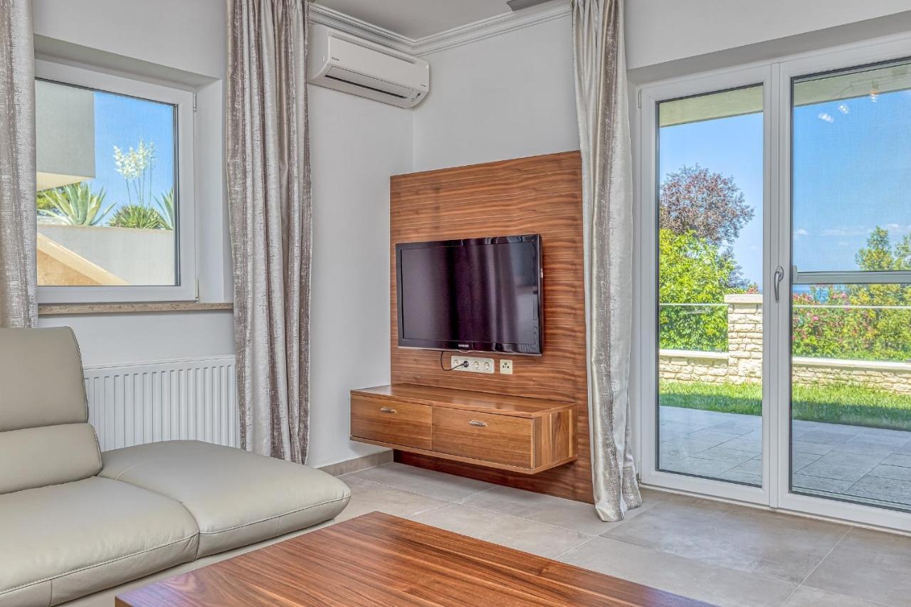 Villa Milena With Pool And Sea View Crveni Vrh Exteriör bild