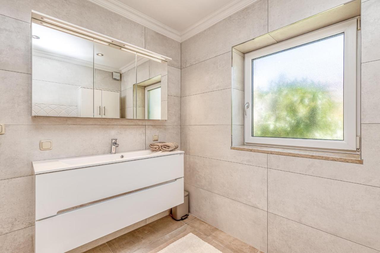 Villa Milena With Pool And Sea View Crveni Vrh Exteriör bild